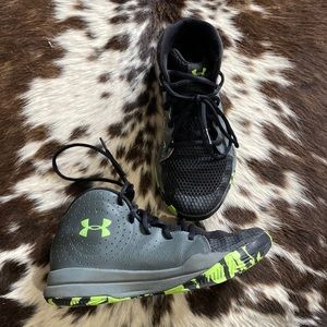 Youth Under Armour Basketball Shoes Y5.5